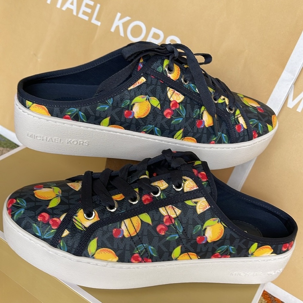 Michael Kors POPPY SLIDE SNEAKERS
FRUIT PAINT MK SIG SM
49T4POFP1Q Platforms - Picture 10 of 16